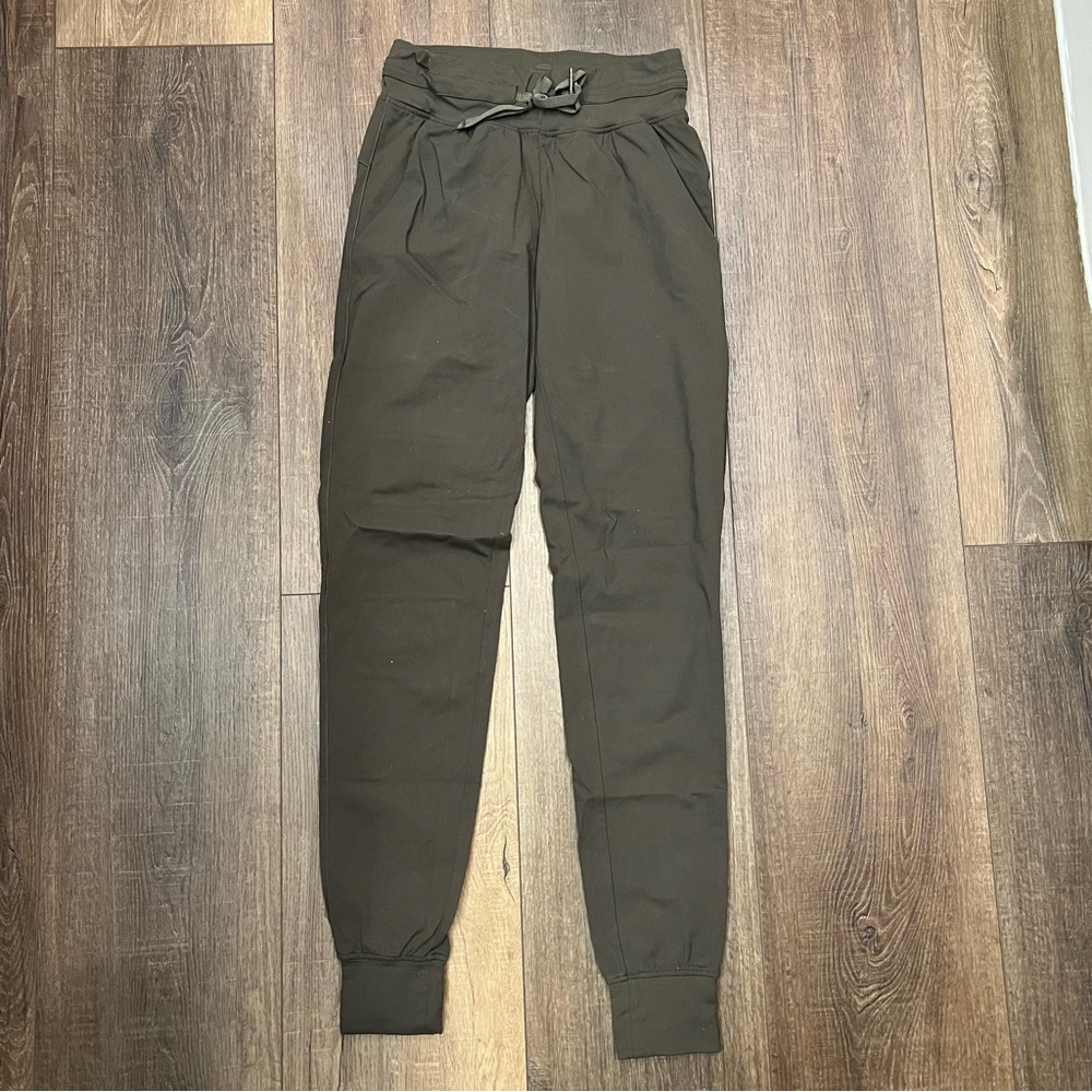 Zyia olive green ascend joggers small